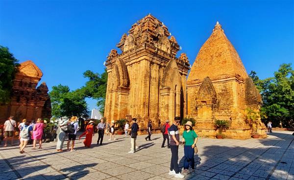  SẼ ĐẦU TƯ TU BỔ, GIA CỐ THÁP NAM VÀ CHỈNH TRANG DI TÍCH THÁP BÀ PONAGAR