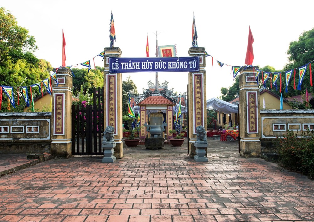 TỔ CHỨC HỘI THẢO BẢO TỒN VÀ PHÁT HUY GIÁ TRỊ DI TÍCH VĂN MIẾU DIÊN KHÁNH