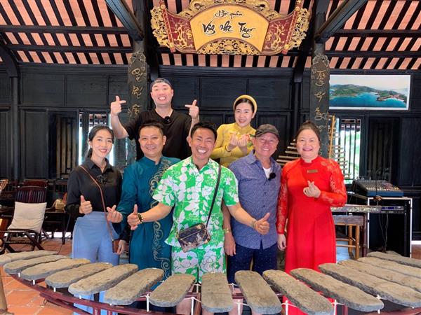 NGHỆ SĨ HẢI NGOẠI “BẤT NGỜ ĐƯỢC THƯỞNG THỨC” CHƯƠNG TRÌNH BIỂU DIỄN NHẠC CỤ TRUYỀN THỐNG  TẠI HỘI QUÁN HÒN CHỒNG, NHA TRANG