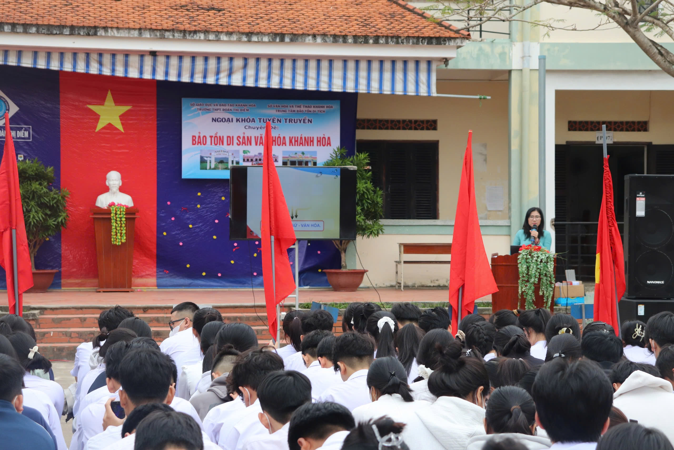 NGOẠI KHÓA TUYÊN TRUYỀN CHUYÊN ĐỀ “BẢO TỒN DI SẢN VĂN HÓA KHÁNH HÒA” - SÂN CHƠI BỔ ÍCH CHO HỌC SINH