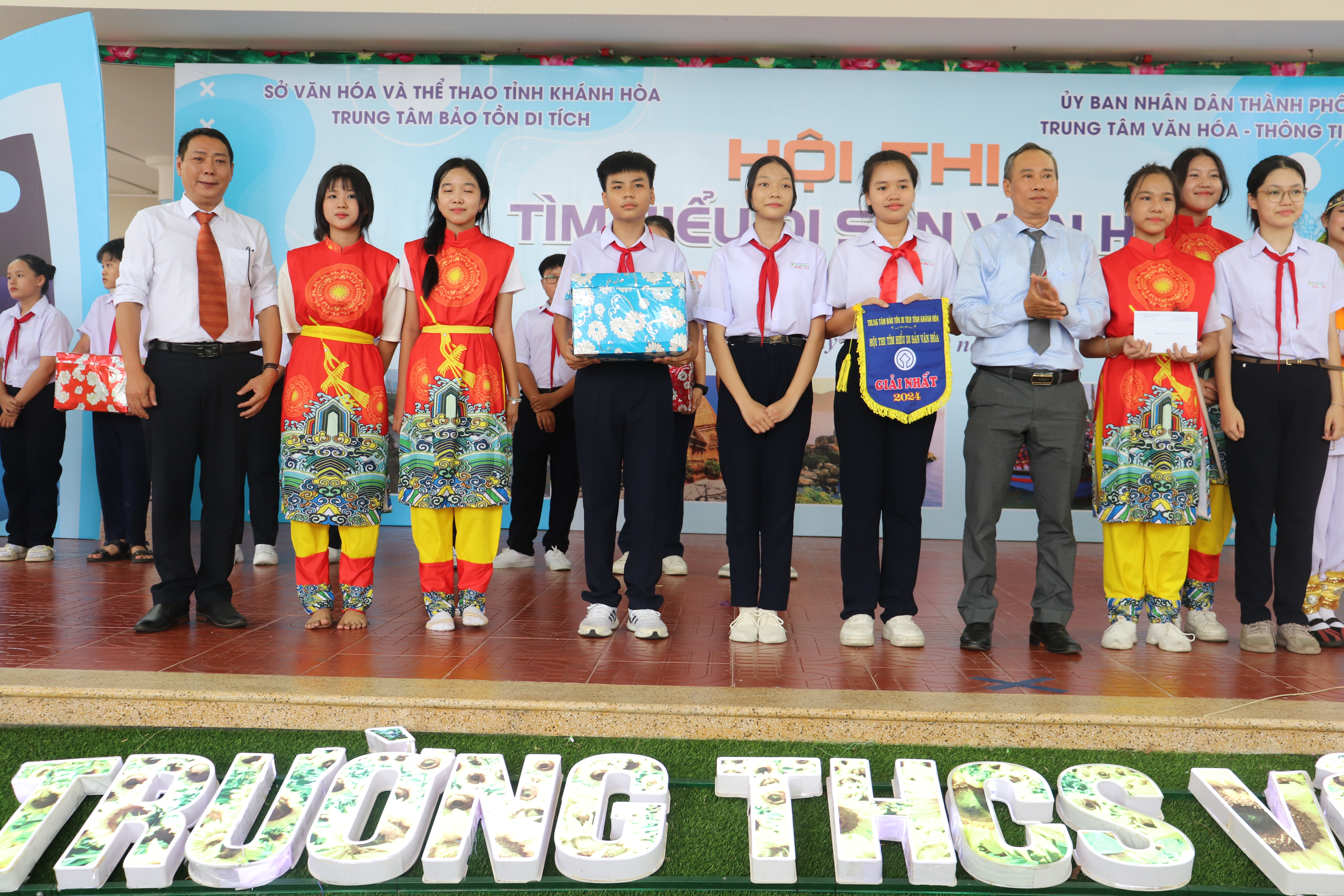 NHA TRANG: HỌC SINH THỂ HIỆN NĂNG KHIẾU NGHỆ THUẬT SINH ĐỘNG QUA HỘI THI TÌM HIỂU DI SẢN VĂN HÓA