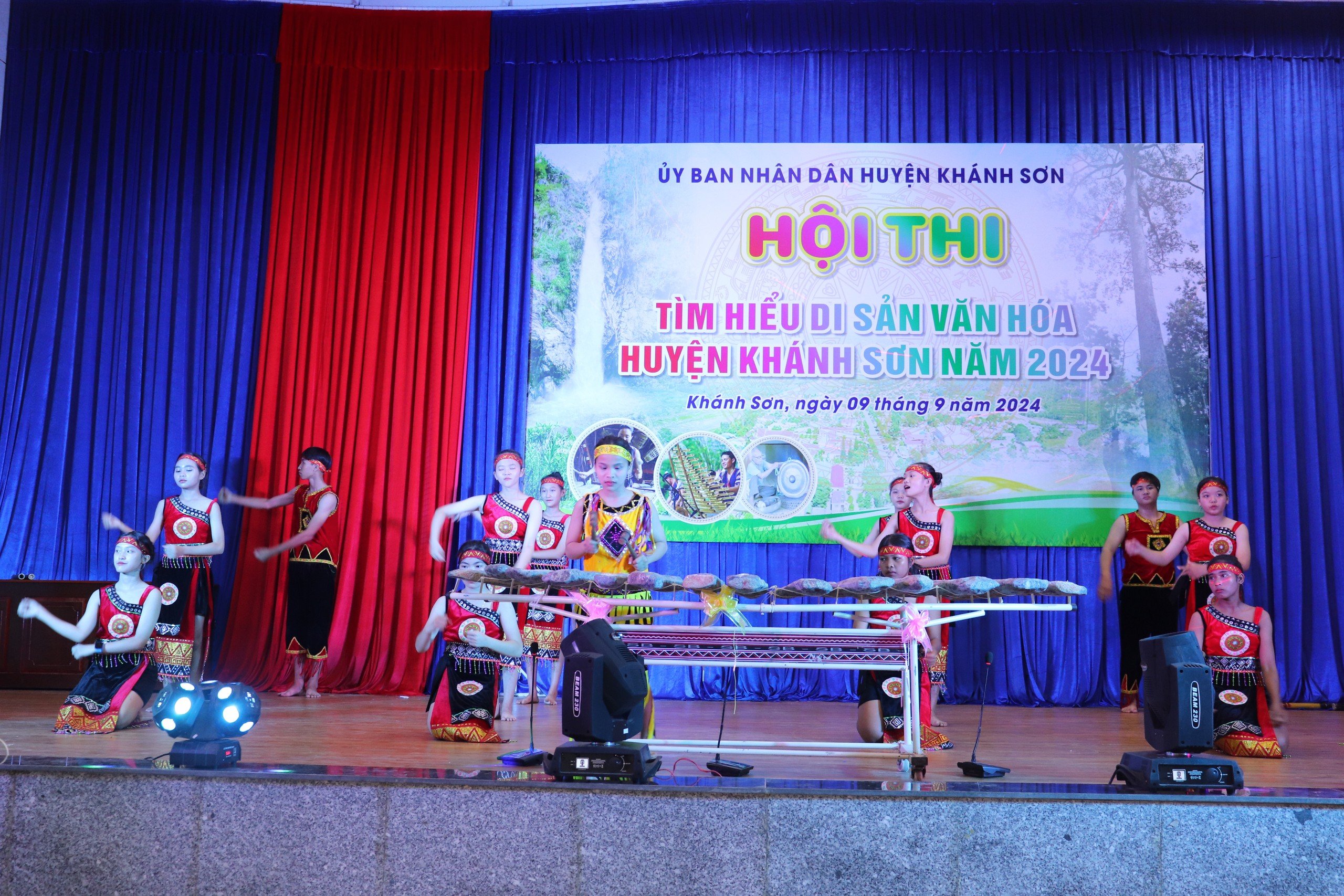 KHÁNH SƠN: TIẾNG ĐÀN ĐÁ NGÂN VANG HỘI THI TÌM HIỂU DI SẢN VĂN HÓA