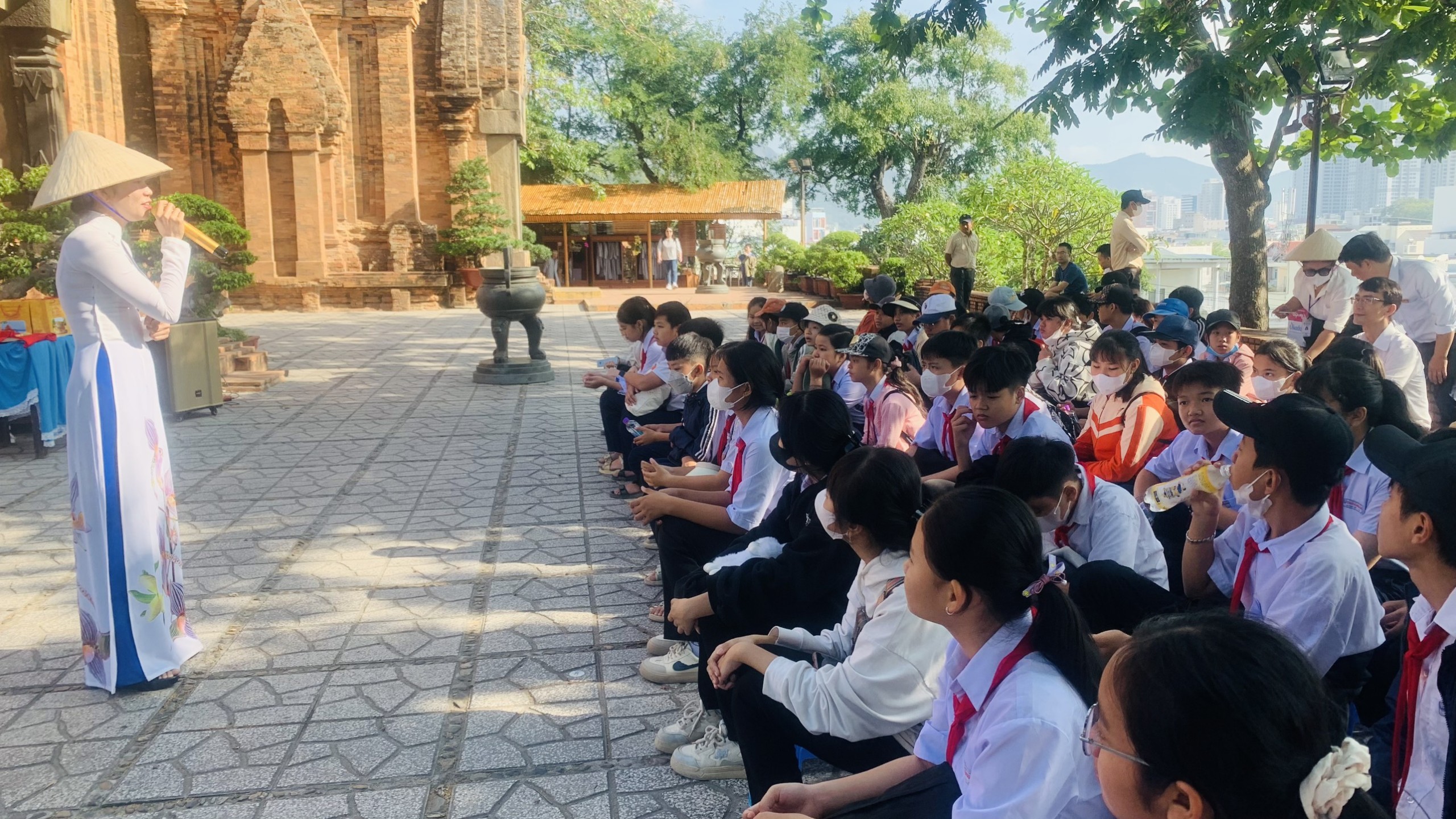 PHÁT HUY GIÁ TRỊ DI TÍCH LỊCH SỬ, VĂN HÓA THÔNG QUA HOẠT ĐỘNG TRẢI NGHIỆM CHO HỌC SINH