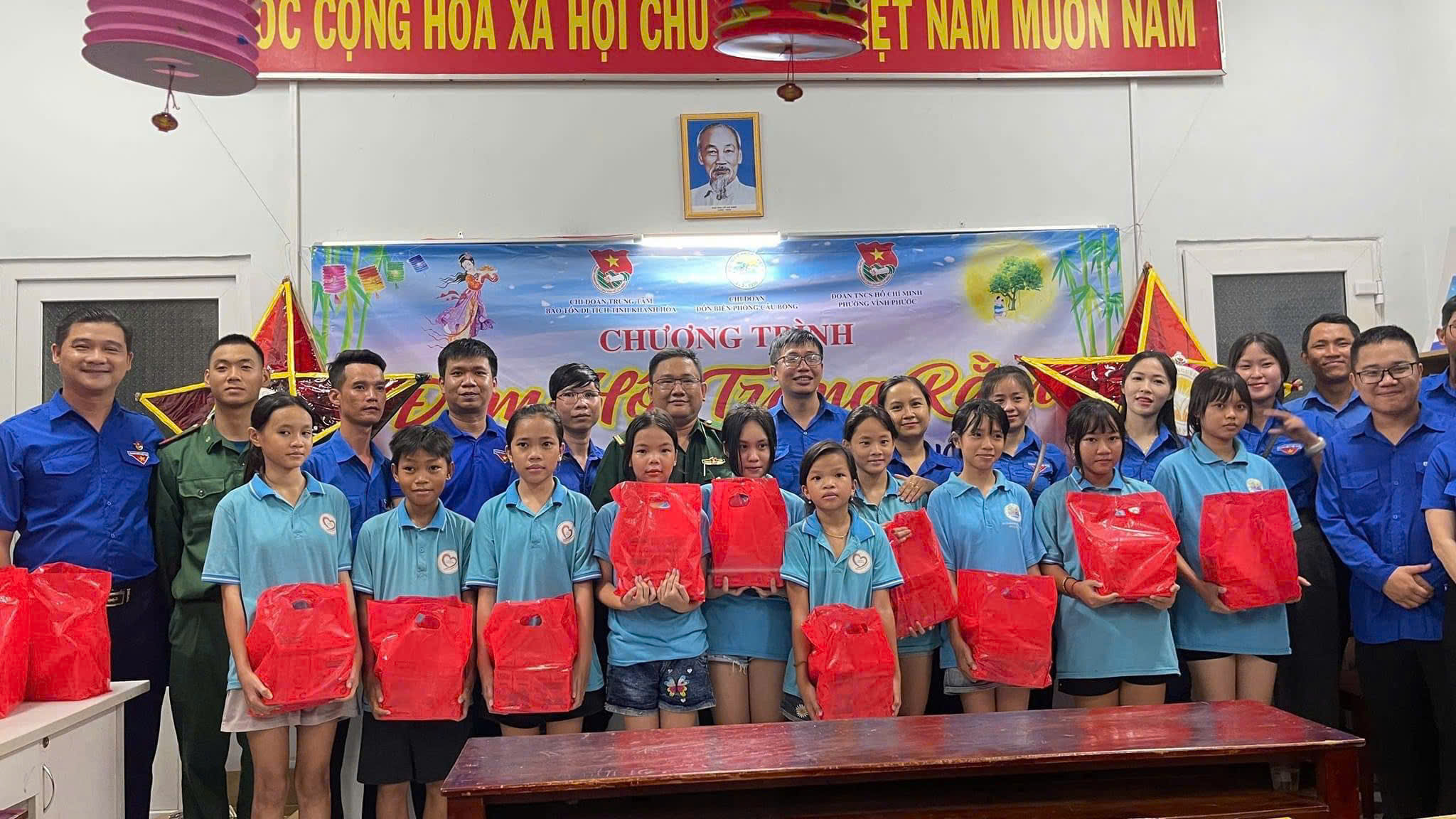 CHƯƠNG TRÌNH “ĐÊM HỘI TRĂNG RẰM”  CHO TRẺ EM CÓ HOÀN CẢNH KHÓ KHĂN 