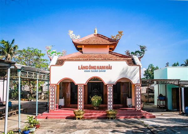 LĂNG ÔNG- ĐỀN BÀ CAM XUÂN