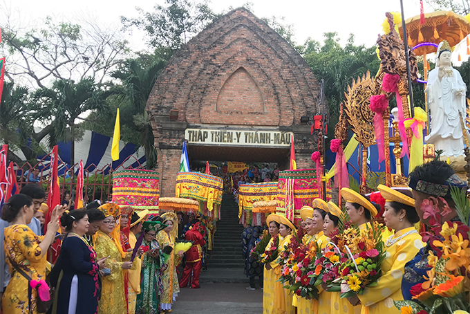 NÁO NỨC LỄ HỘI THÁP BÀ PONAGAR