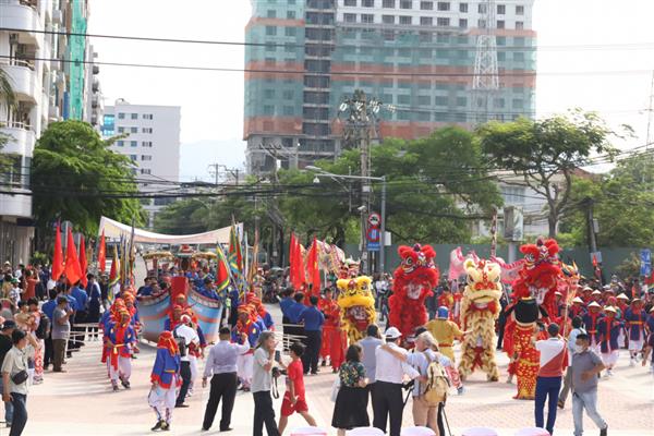NÂNG TẦM LỄ HỘI CẦU NGƯ