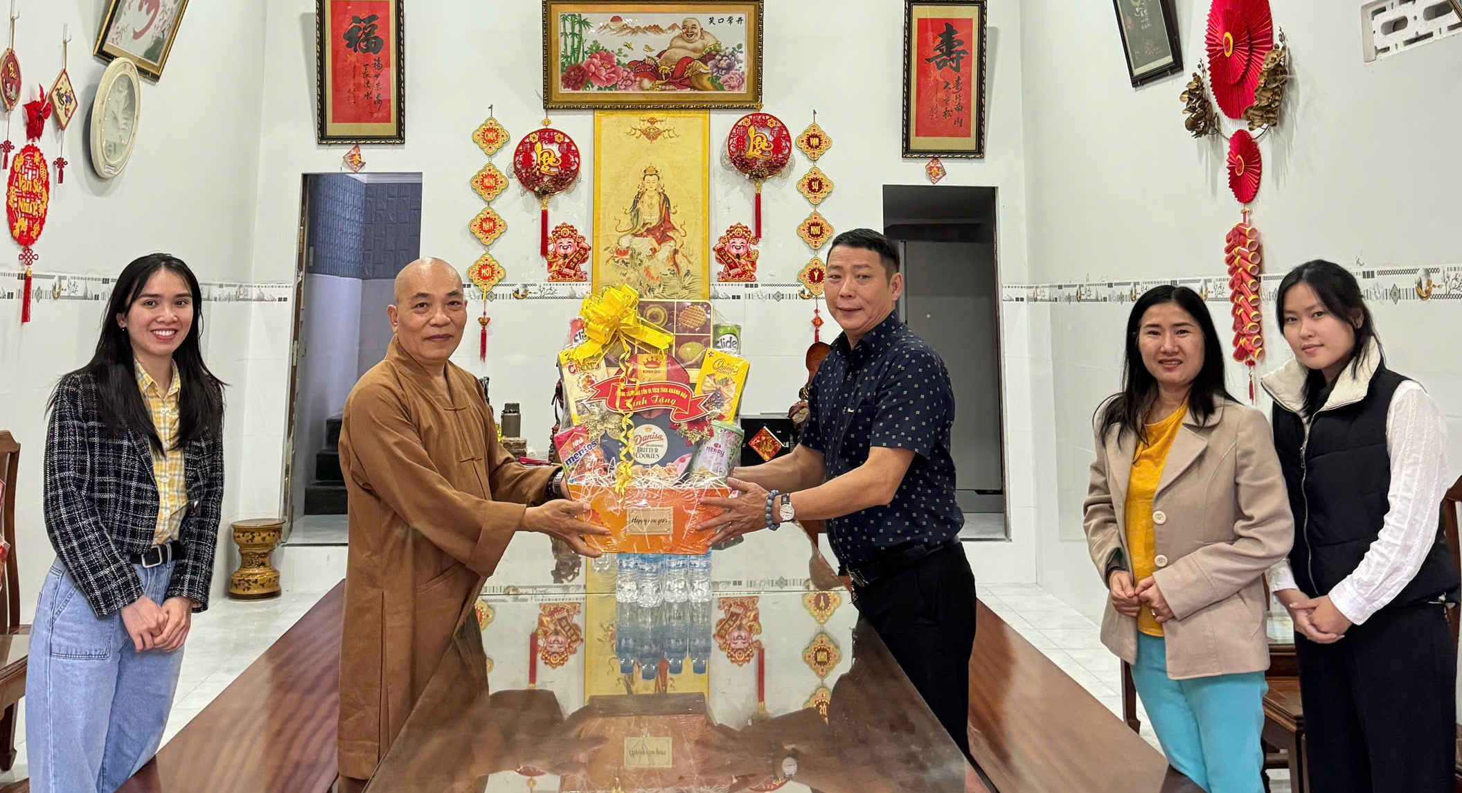 NHÂN DỊP TẾT NGUYÊN ĐÁN ẤT TỴ NĂM 2025 TRUNG TÂM BẢO TỒN DI TÍCH TỔ CHỨC TẶNG QUÀ TẾT TẠI CÁC HẦM BÍ MẬT, DI TÍCH LỊCH SỬ TRÊN ĐỊA BÀN TỈNH KHÁNH HÒA